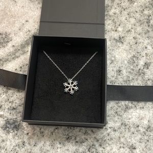 Snow flake diamond chip and blue stone pendant. 16” sterling silver